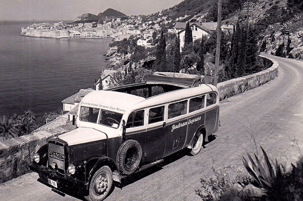 Dubrovnik public bus guide infographic