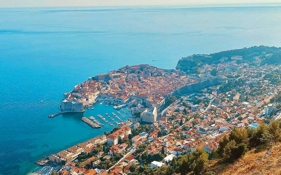 Time estimate sign for walking Dubrovnik City Walls.