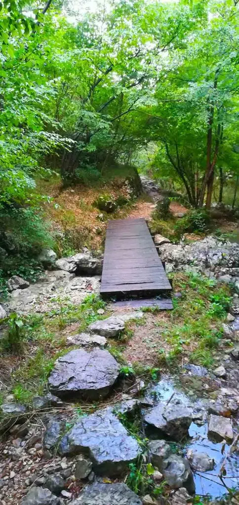 Draški waterfall is at the end of a 30-minute walk along the trail. 