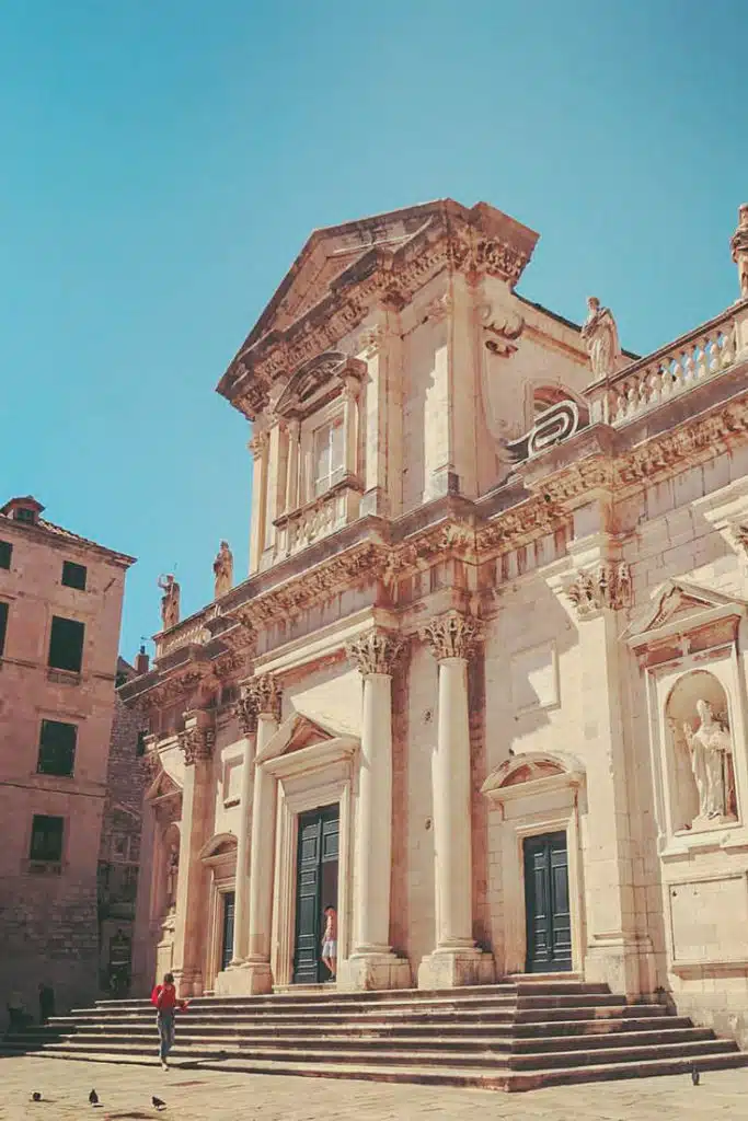 Front face featuring entrences and pillars of the cathedral