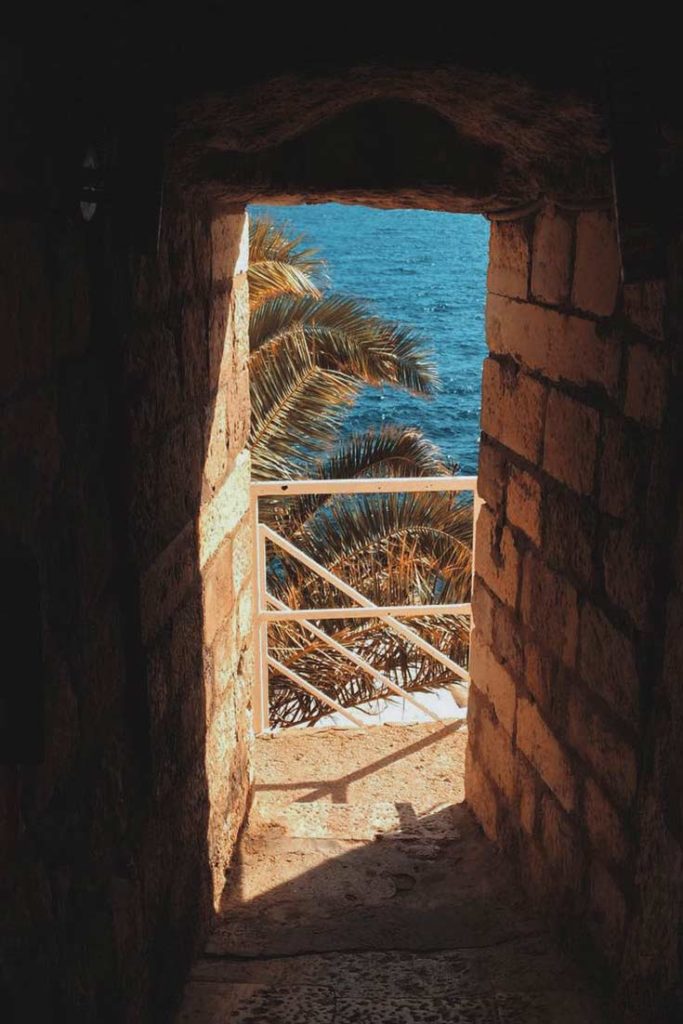Hole in the wall to get to Buza beach