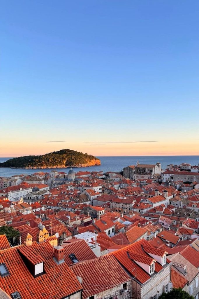 You can see all major landmarks of Old Town from high up. Photo opportunities of vivid vistas from the City Walls are superb.