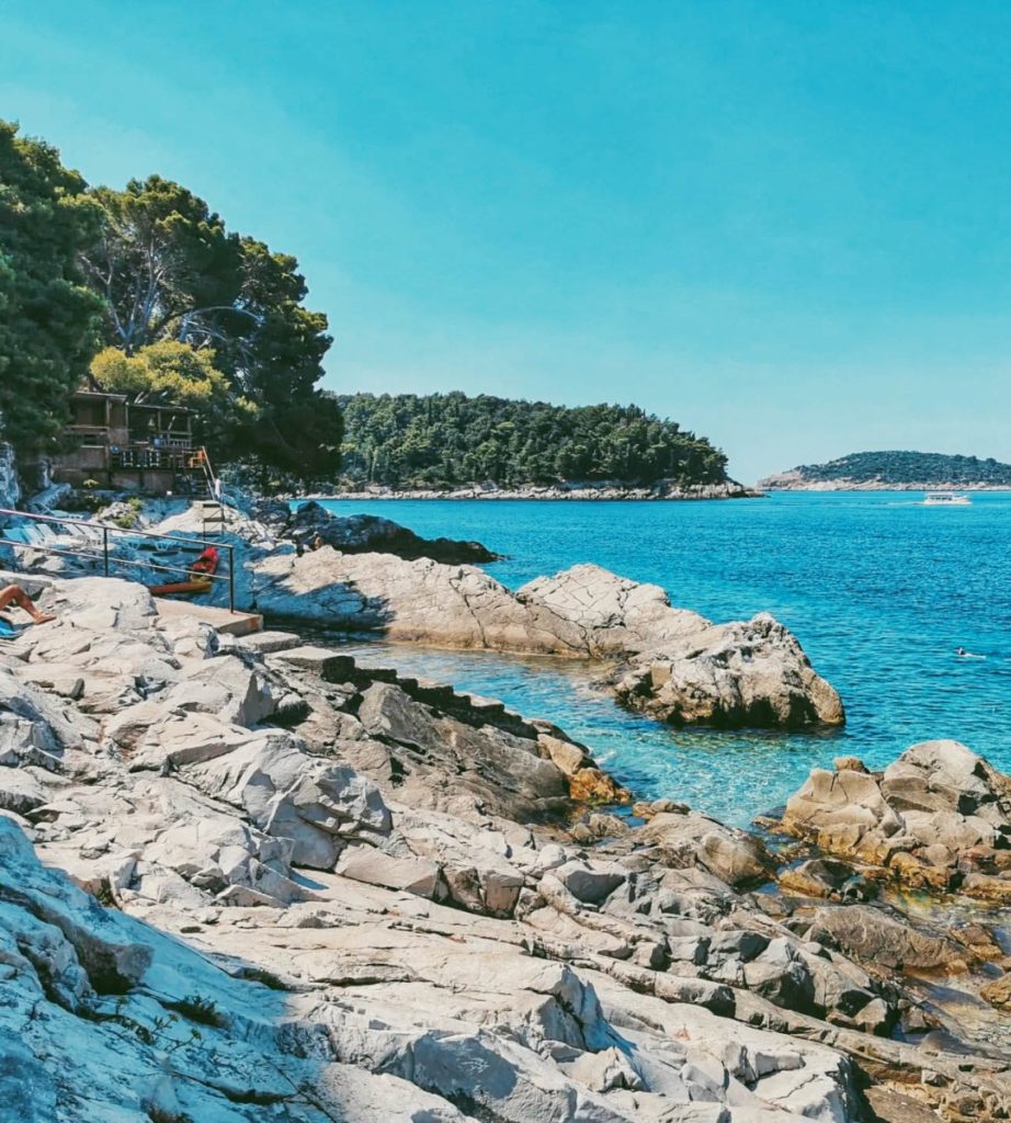Kamen Mali is a rocky beach at the outermost point of Rat peninsula of Cavtat
