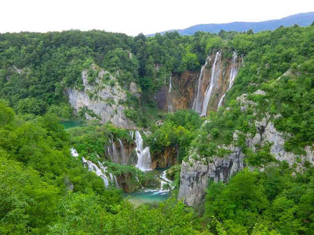 Sastavci waterfalls drop beneath the great waterfall in NP Plitvice.